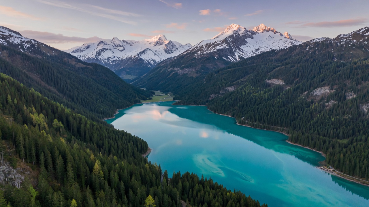 Schweizer Alpen und Bergsee